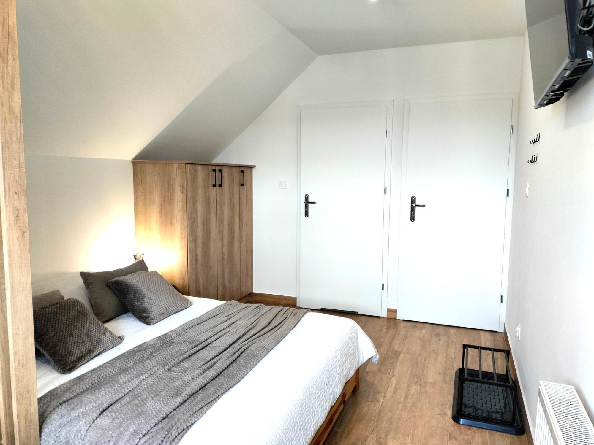 Agroturystyka Jodlowa - Rodzinne Apartamenty W Centrum Gor Swietokrzyskich - Sala Zabaw, Zwierzeta, Bilard Krajno-Zagorze エクステリア 写真