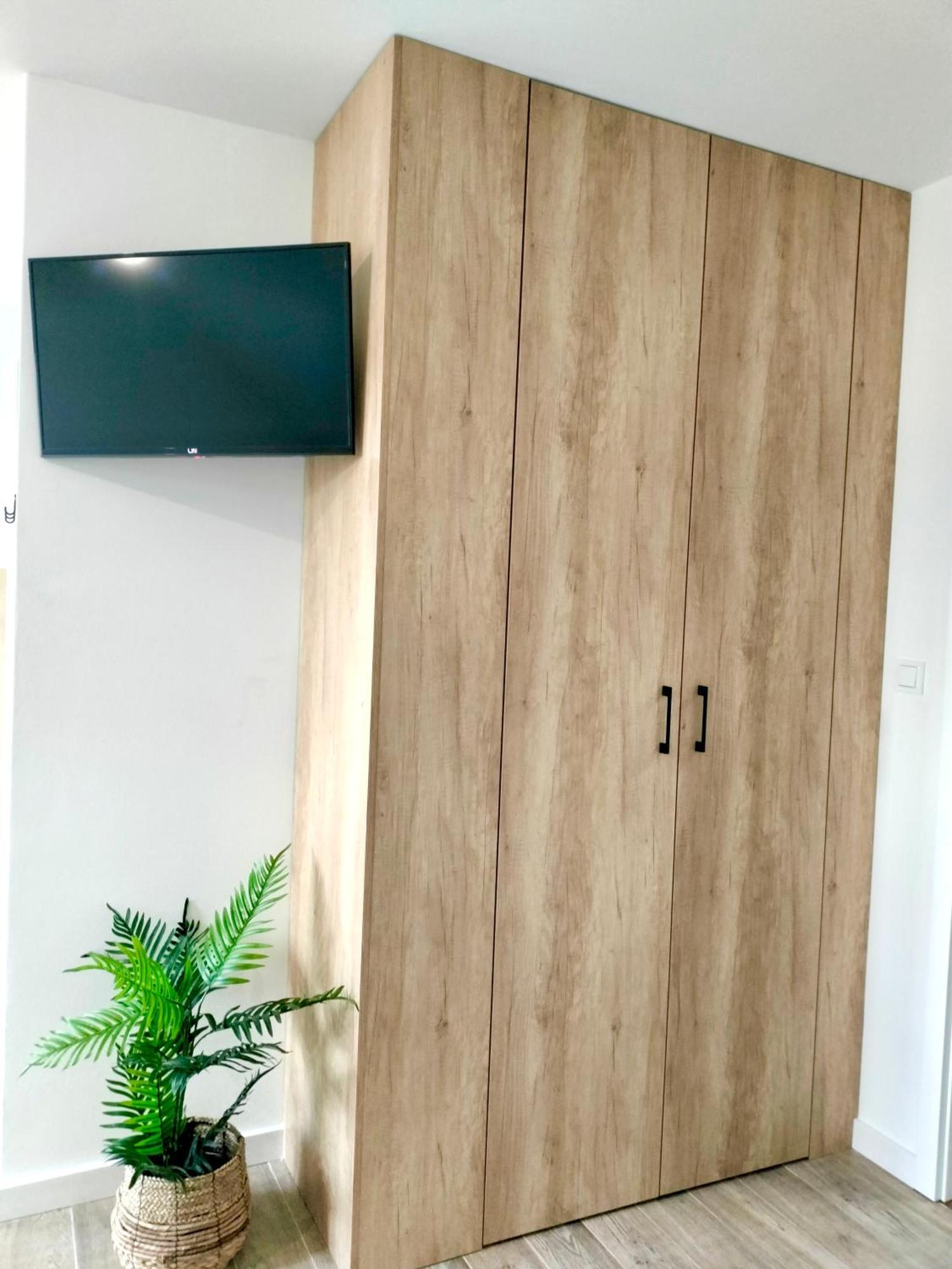 Agroturystyka Jodlowa - Rodzinne Apartamenty W Centrum Gor Swietokrzyskich - Sala Zabaw, Zwierzeta, Bilard Krajno-Zagorze エクステリア 写真